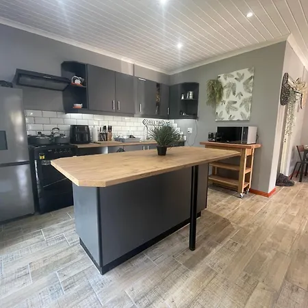 Pine Cottage Self Catering Fully Equipped 2 Bedroom, Queen Bed 3 Singles 65Sqm Cosy Private Cottage Durban Exterior photo
