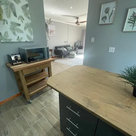 Pine Cottage Self Catering Fully Equipped 2 Bedroom, Queen Bed 3 Singles 65Sqm Cosy Private Cottage Durban Exterior photo