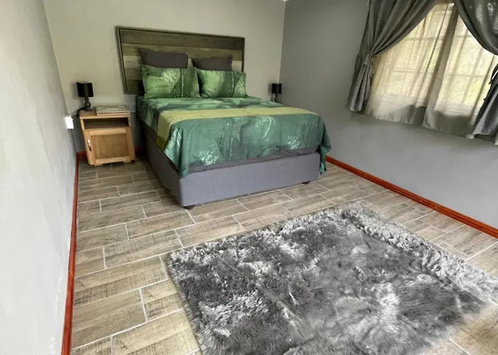 Pine Cottage Self Catering Fully Equipped 2 Bedroom, Queen Bed 3 Singles 65Sqm Cosy Private Cottage