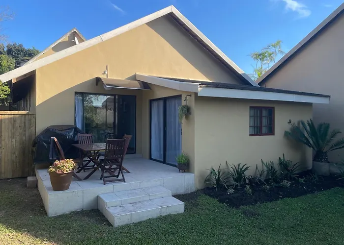 Pine Cottage Self Catering Fully Equipped 2 Bedroom, Queen Bed 3 Singles 65Sqm Cosy Private Cottage