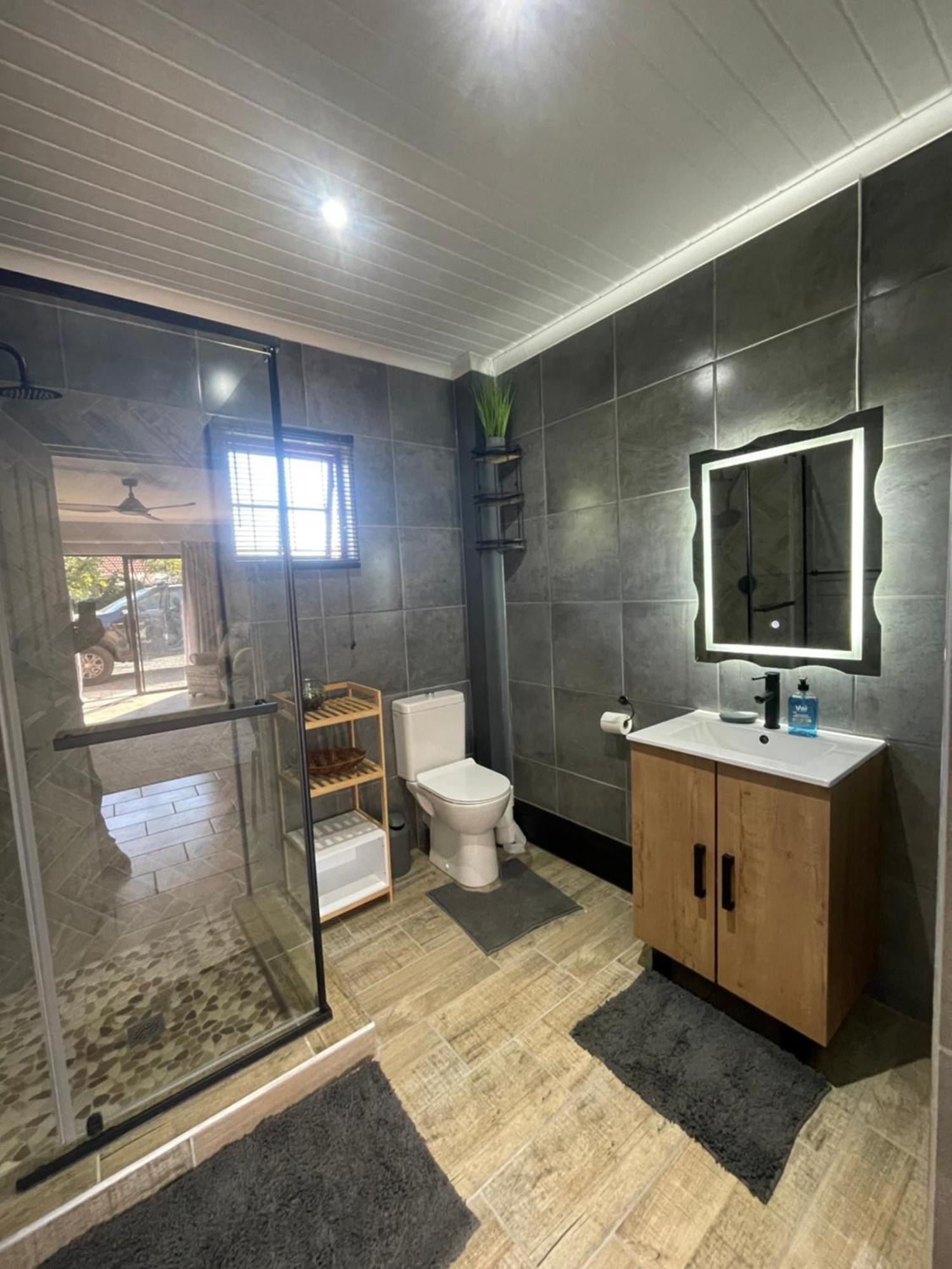 Apartment Pine Self Catering Fully Equipped 2 Bedroom, Queen Bed 3 Singles 65sqm Cosy Private