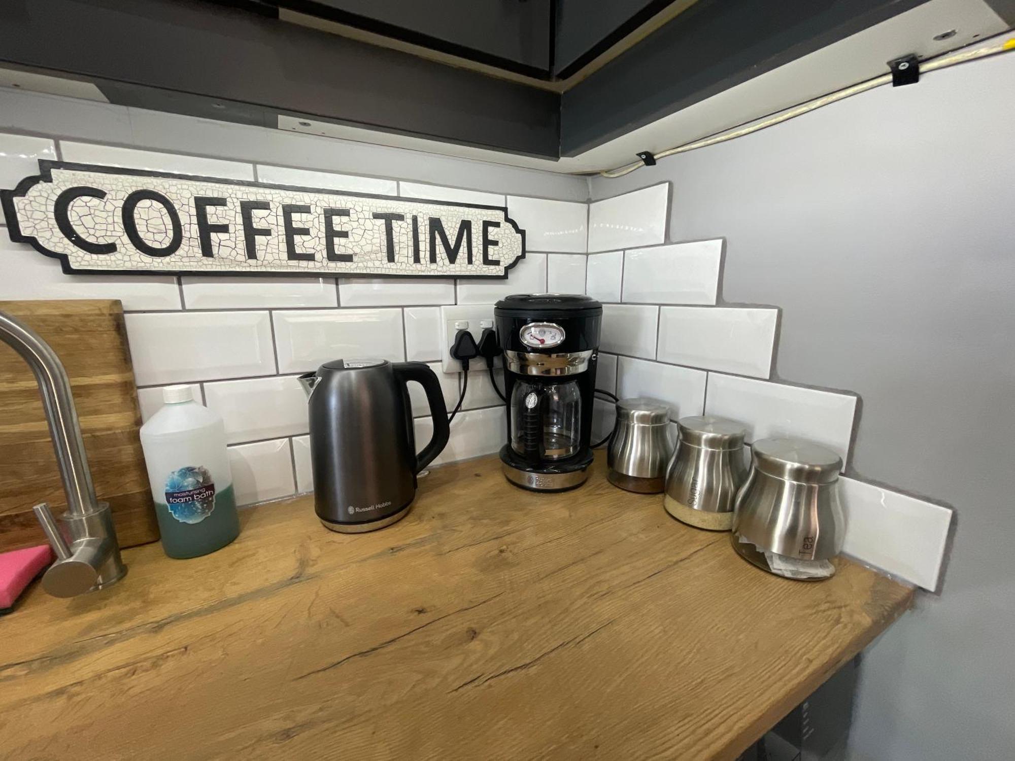 Pine Self Catering Fully Equipped 2 Bedroom, Queen Bed 3 Singles 65sqm Cosy Private Apartment *