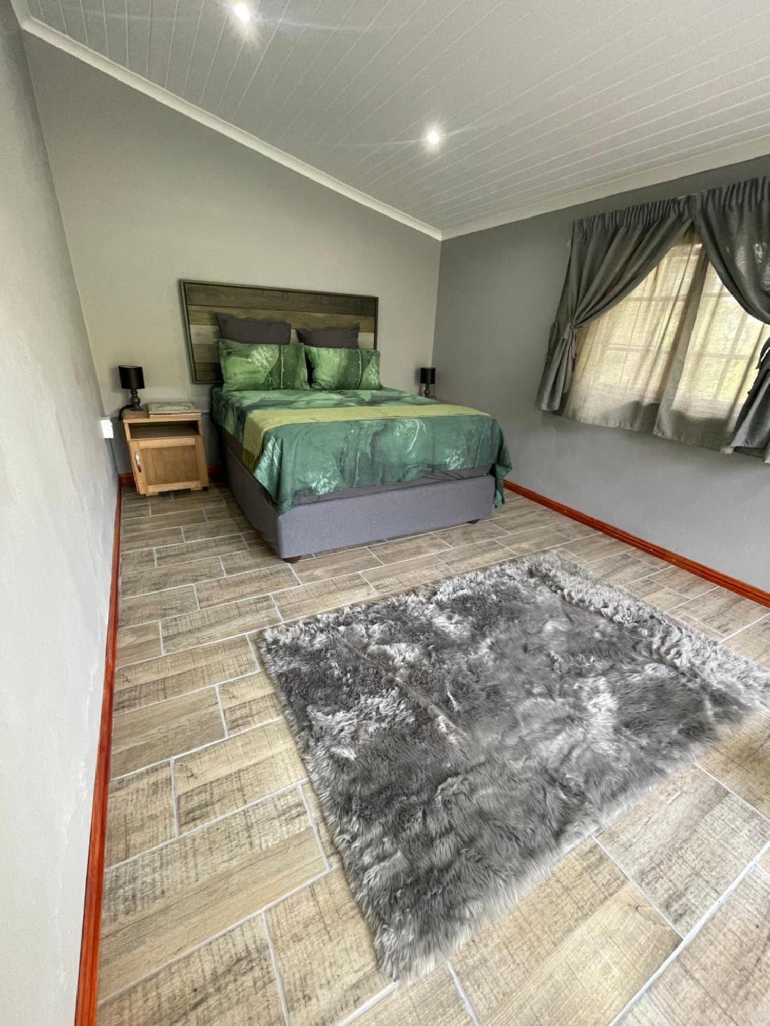 Pine Self Catering Fully Equipped 2 Bedroom, Queen Bed 3 Singles 65sqm Cosy Private *