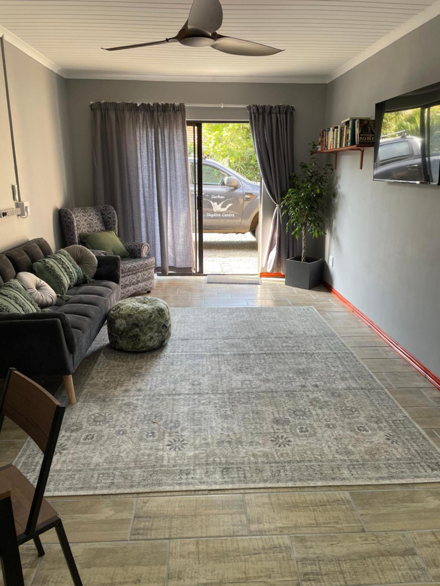 Pine Self Catering Fully Equipped 2 Bedroom, Queen Bed 3 Singles 65sqm Cosy Private Durban